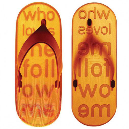 Who loves me follow me, unas originales sandalias de Paolo Ulian