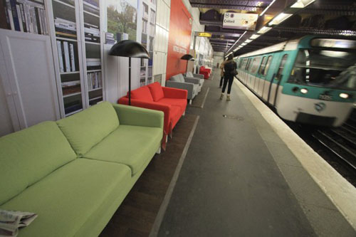 IKEA decora estaciones del metro de París en una campaña publicitaria