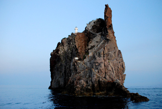 El Faro de Strombolicchio, imagen de Giovanni Caruso