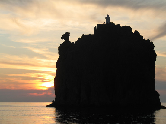 El Faro de Strombolicchio, imagen de Maroš Kerek