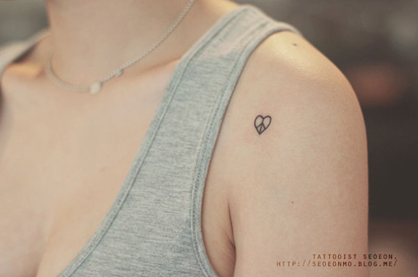 Tatuaje minimalista de Seoeon