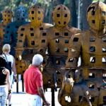 Xavier Mascaró expone su obra Guardianes en la Plaza Nueva de Sevilla