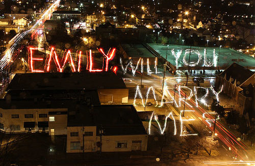 Una original proposición de matrimonio, The Light Writing Proposal