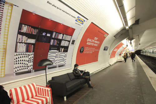 IKEA decora estaciones del metro de París en una campaña publicitaria