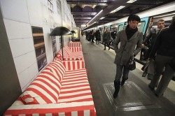 IKEA decora estaciones del metro de París en una campaña publicitaria