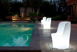 Línea Horizon de Unopiù, butacas con luz para el jardín