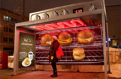 Original anuncio que convierte la parada del autobús en un horno, de Colle+McVoy para Caribou Coffee