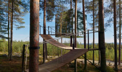 The Mirrorcube, una original casa en el árbol de Tham & Videgård Architects para Treehotel