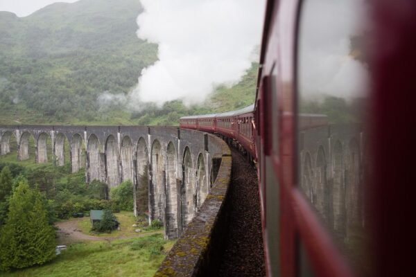 Slow travel en tren por Europa: la ruta definitiva para huir de las masificaciones y viajar de forma sostenible